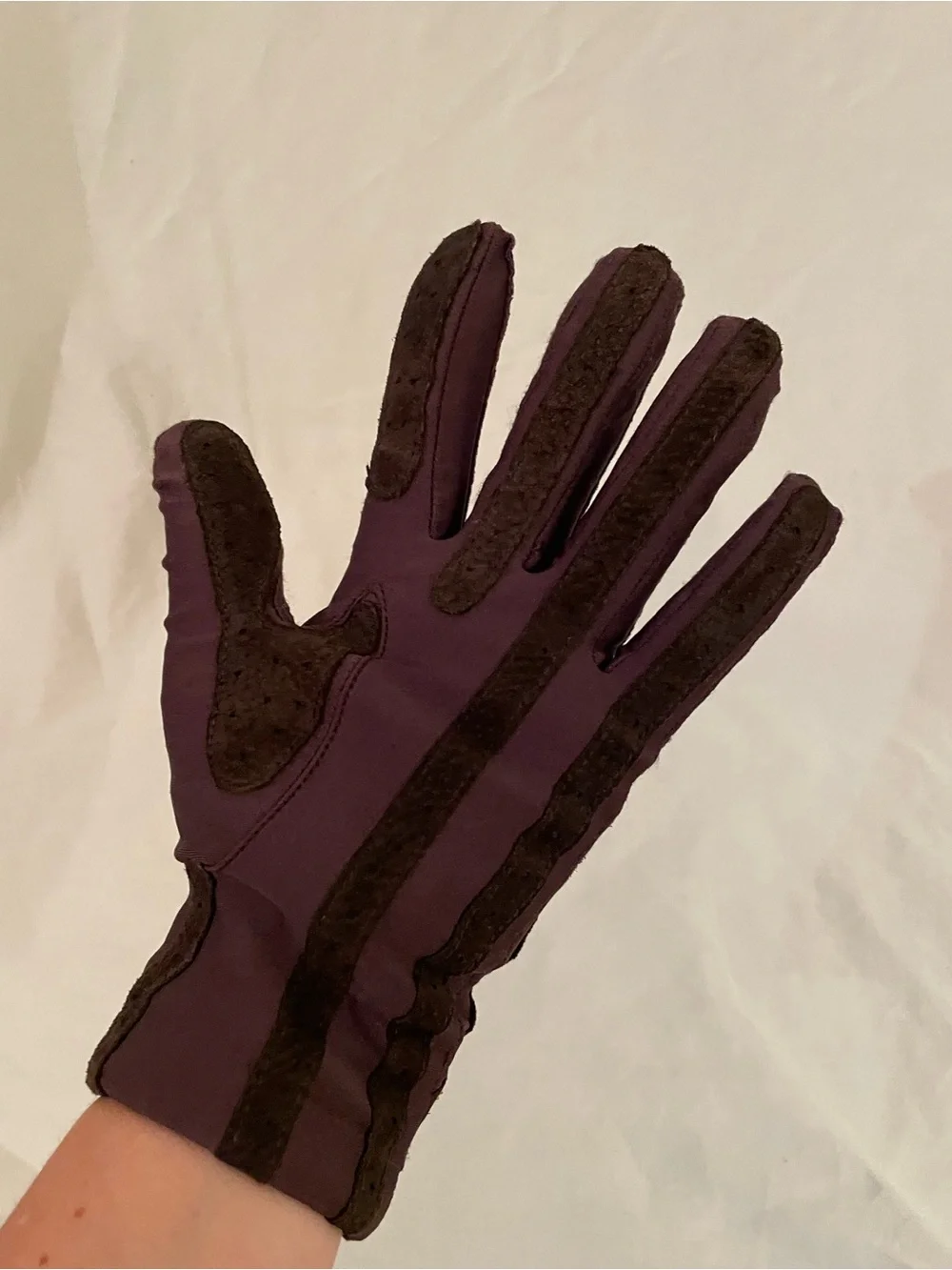 isotoner Women's Plum and Dark Brown Two-Tone Gloves - Picture 4 of 7